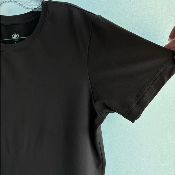 ALO Yoga Matching Set Men's brown Short Sleeve Tee & short - Picture 2 of 12